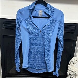 Calia ( Carrie Underwood) athletic brand long sleeve top